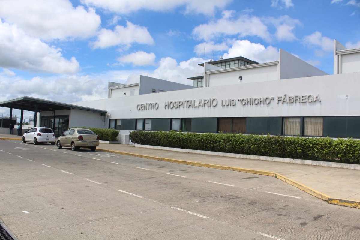 Minsa Veraguas dio a conocer que el Hospital Luis Chicho Fábrega no mantiene personas recluidas por Cv-19. Hasta el momento se han atendido 1,765 personas desde que inició la pandemia, de los cuales 934 han sido este año. Agradeció al personal por el esfuerzo y dedicación.