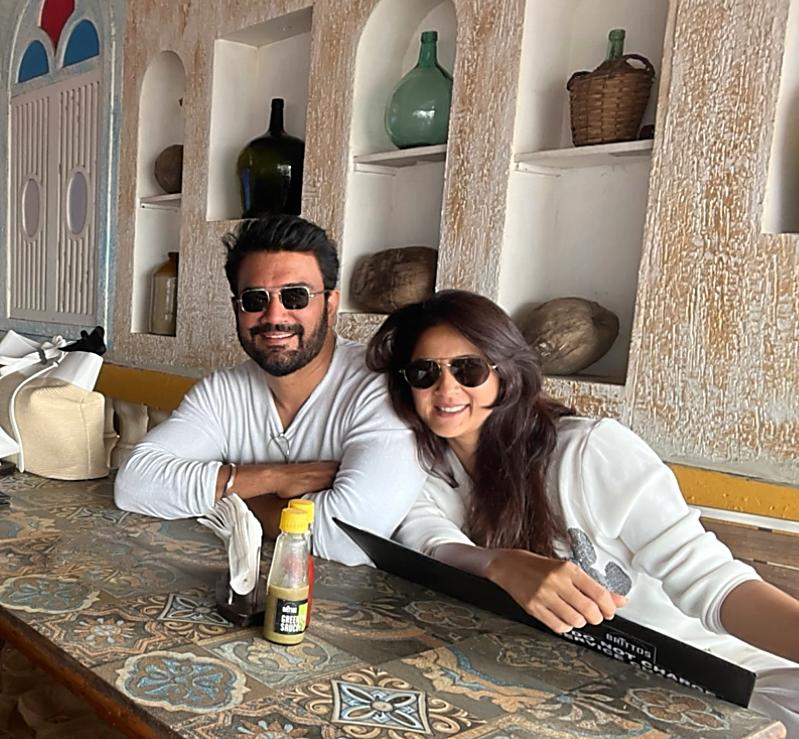SharadK7's tweet photo. Twinning at ..... (Guess the place)
.
.
@keerti07
#morningescape #partner #soulmate #happymoments #guessthelocation #guess #vacationvibes #photodaily #picoftheday https://t.co/T7JUoBH0EE