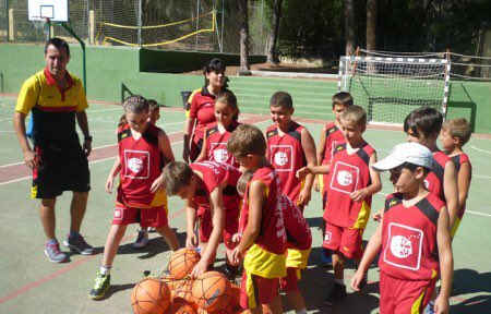 GABERSPORTS's tweet photo. En 2014 el rojo y amarillo en la equipación oficial hizo que brindáramos un homenaje a nuestra Selección de #baloncesto https://t.co/EOTMK6TnKD