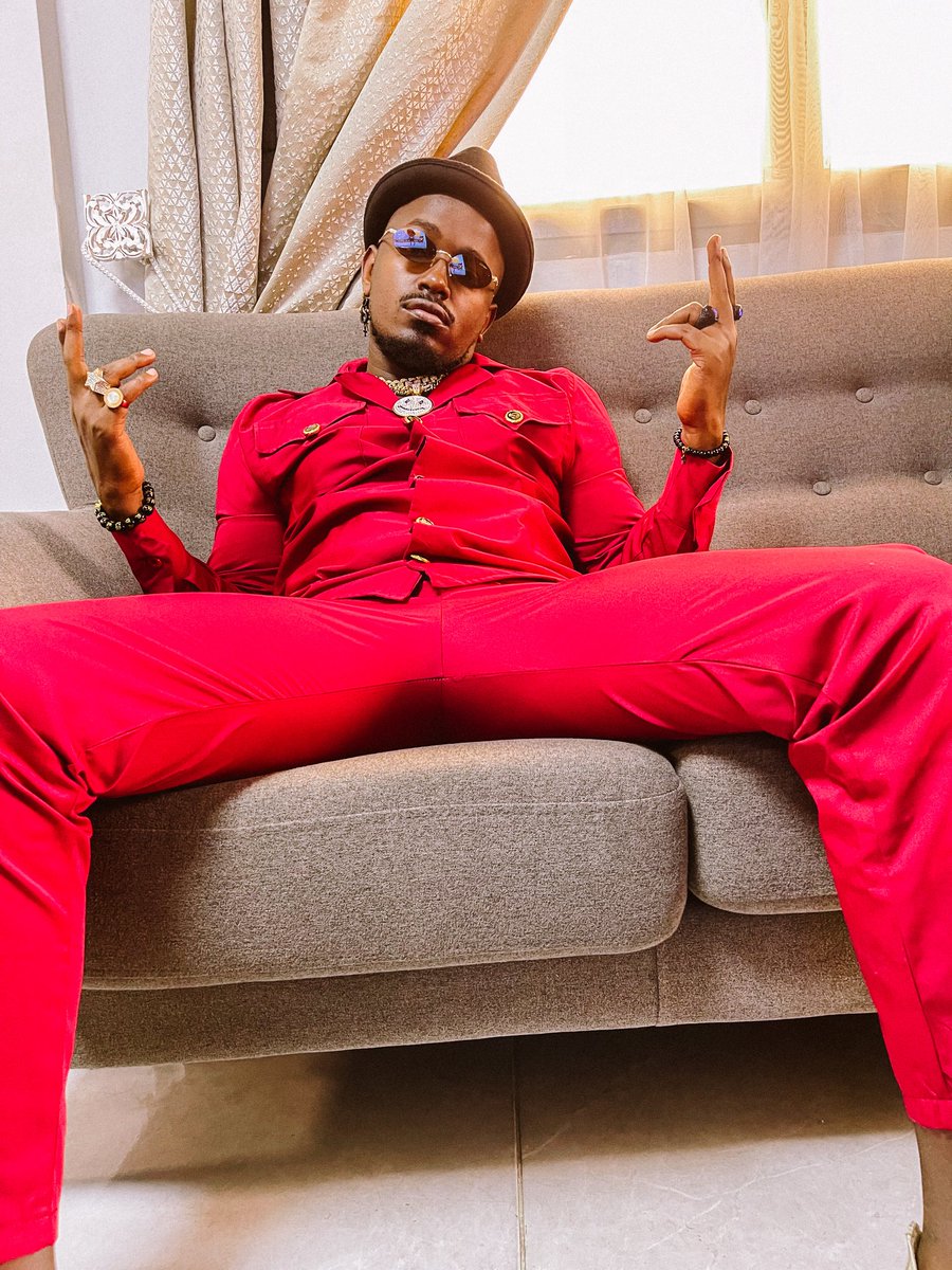asamakulauganda's tweet photo. Help wish @mpakarecords boss @YkeeBenda owa #malaika #budumbu #farmer @munkampala @farmerremix #supeman #kirabo #obangaina #ekisenge a happy happy birthday more years of singing classic music and inspiring others. https://t.co/ZoJjzls3ae