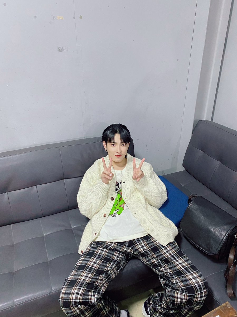 bitsysan's tweet image. ure telling me he's NOT wearing a beanie ? 😧