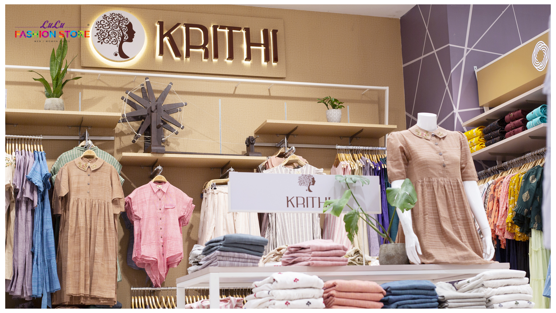 LuLu Fashion Store on X: Explore the wide variety of Handloom collections  of Krithi from LuLu Fashion Store. Handloom weaving forms an integral part  of the rich culture and tradition of India. @