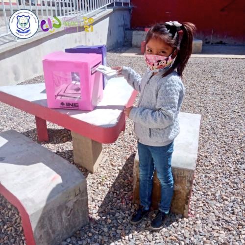 INE_Chiapas's tweet photo. #ConsultaInfantilYJuvenil2021 || 🪁 Niñas y niños de la Esc. Primaria Marcos Enrique Becerra, del municipio de Simojovel, en el #Distrito02Bochil, emitieron su opinión en boletas impresas. ¡Gracias por su participación!
Infórmate👉 https://t.co/POnfqae6c5
#CIJ2021
#MoldeaTuFuturo https://t.co/3AzAIr7As6