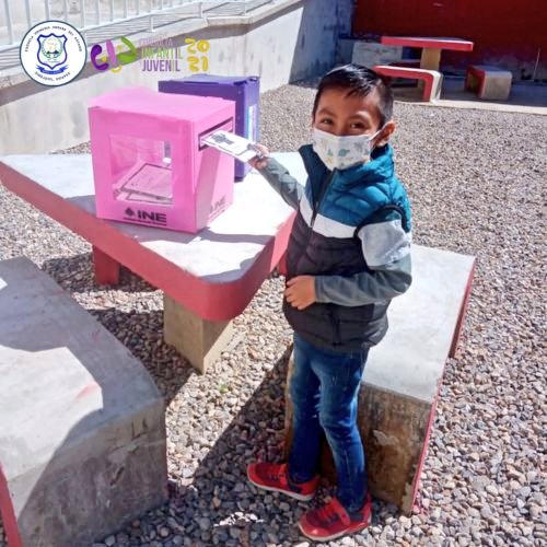 INE_Chiapas's tweet photo. #ConsultaInfantilYJuvenil2021 || 🪁 Niñas y niños de la Esc. Primaria Marcos Enrique Becerra, del municipio de Simojovel, en el #Distrito02Bochil, emitieron su opinión en boletas impresas. ¡Gracias por su participación!
Infórmate👉 https://t.co/POnfqae6c5
#CIJ2021
#MoldeaTuFuturo https://t.co/3AzAIr7As6