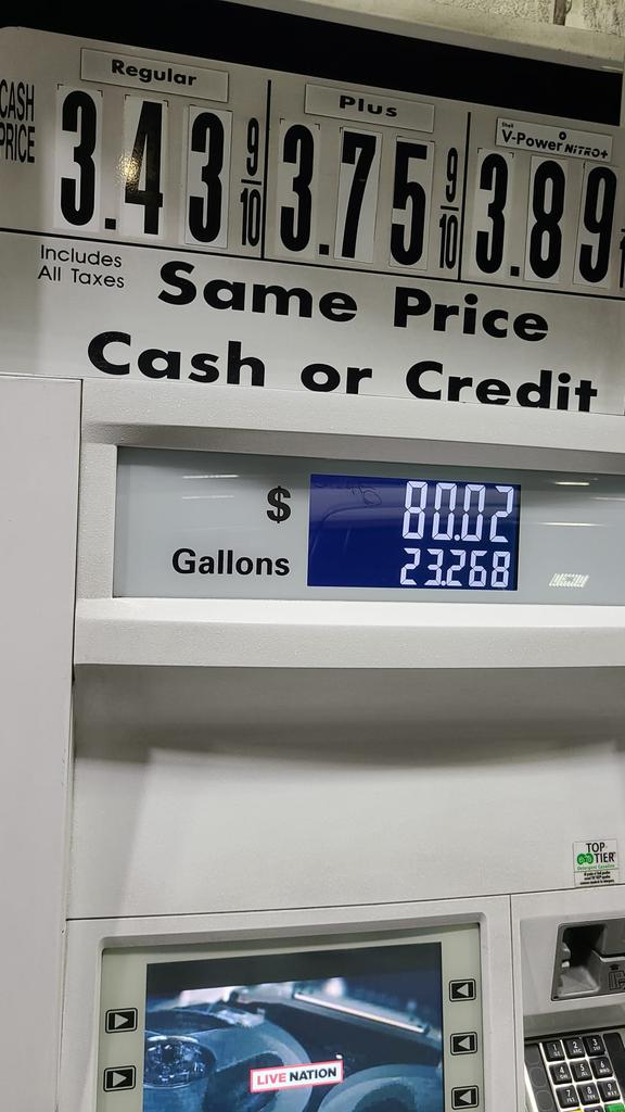 yiddya1's tweet photo. Paying over 80$ for a tank when just a year ago it was in the 50$ range.....Tell me again about no tex high for people who are making less than 400k joe 
#Bidenflation 
#inflation 
#GasPrices 
#BidensAmerica https://t.co/icBDOuRugg