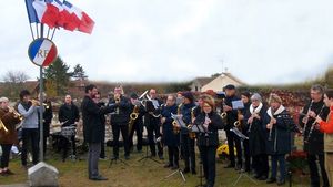 titrespresse's tweet image. (France Bleu): #Entretenir le devoir de mémoire, la mission des porte-drapeaux et orchestres de la Vienne : De Poitiers à Châtellerault, Emilie, Olivier et Emmanuel font leur devoir de mémoire à leur manière. Au centre de cette.. titrespresse.com/17505902108/en…