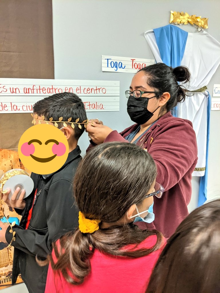 emytomita's tweet image. @amplify #CKLA Grade 3 #RomanCivilization Conversation about Roman houses  during restroom break @CarrollES_AISD @CurriculumMatrs #printrichenvironment