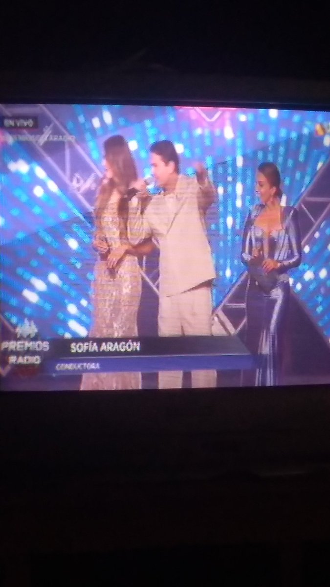 chef_isaid0723's tweet photo. #PremiosDeLaRadio vamos a seguir viendo este enorme evento https://t.co/M55NCBCKiB