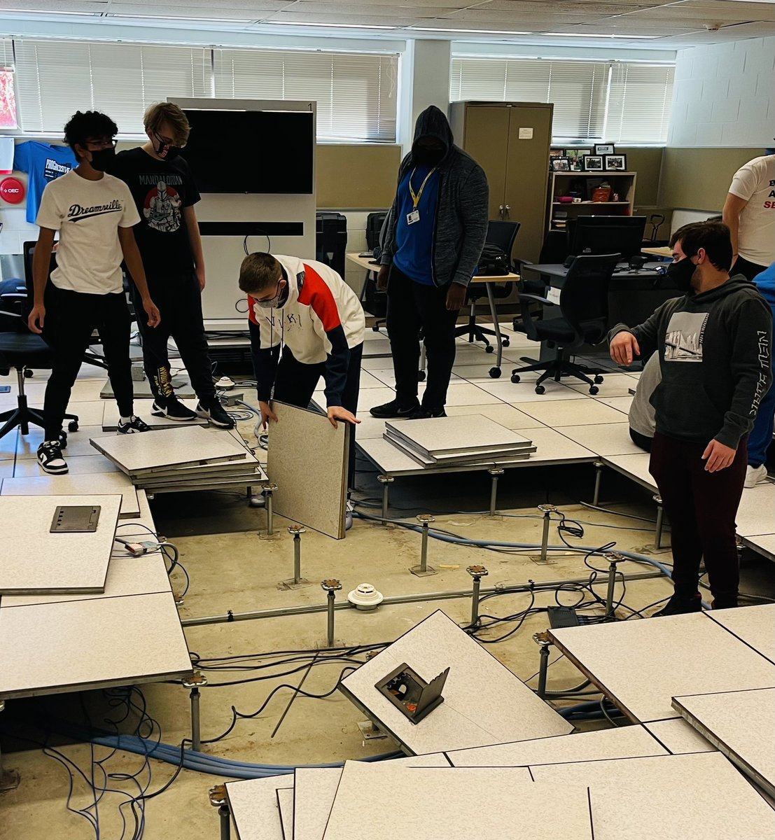 Lucy Ott tweet media