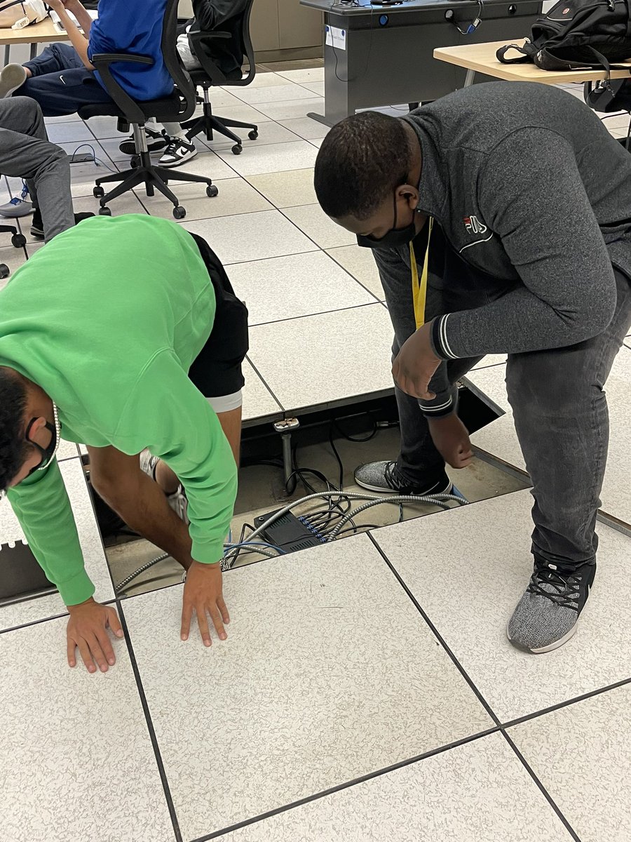 Lucy Ott tweet media