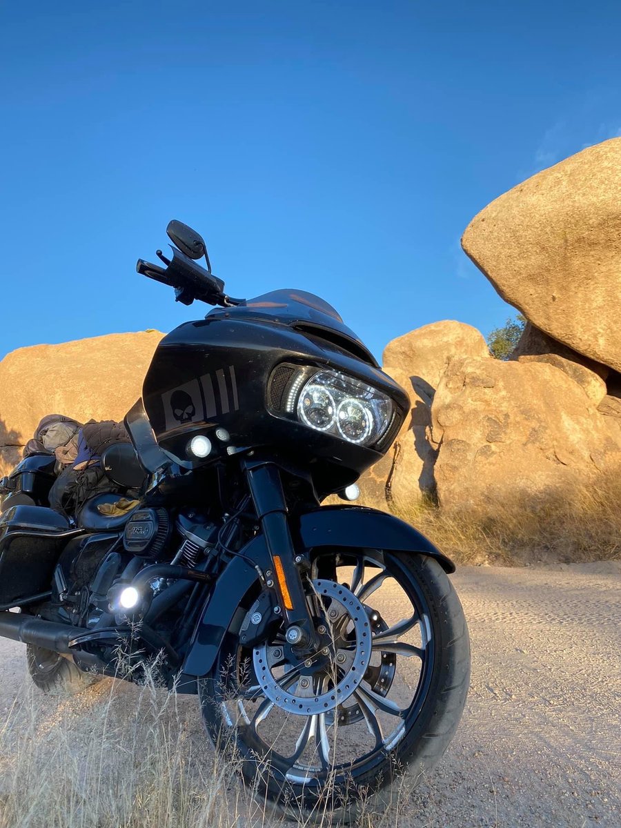 KSolo19151346's tweet photo. I love an adventurous woman—me and Ambition on some back roads🔥👍 #harleydavidson #roadglidespecial #letsride #aspiretoinspire #belegendary #backroadsofamerica https://t.co/aKN2k5YVfj