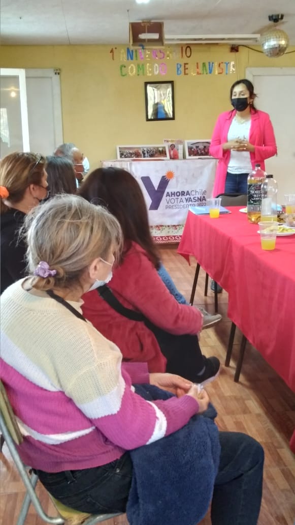 csaenzca's tweet photo. Programa en terreno,de @ProvosteYasna, hoy en campamento Manuel Bustos de Viña del Mar.
#AhoraYasna
#Programaenterreno https://t.co/V1WlWJMAkD