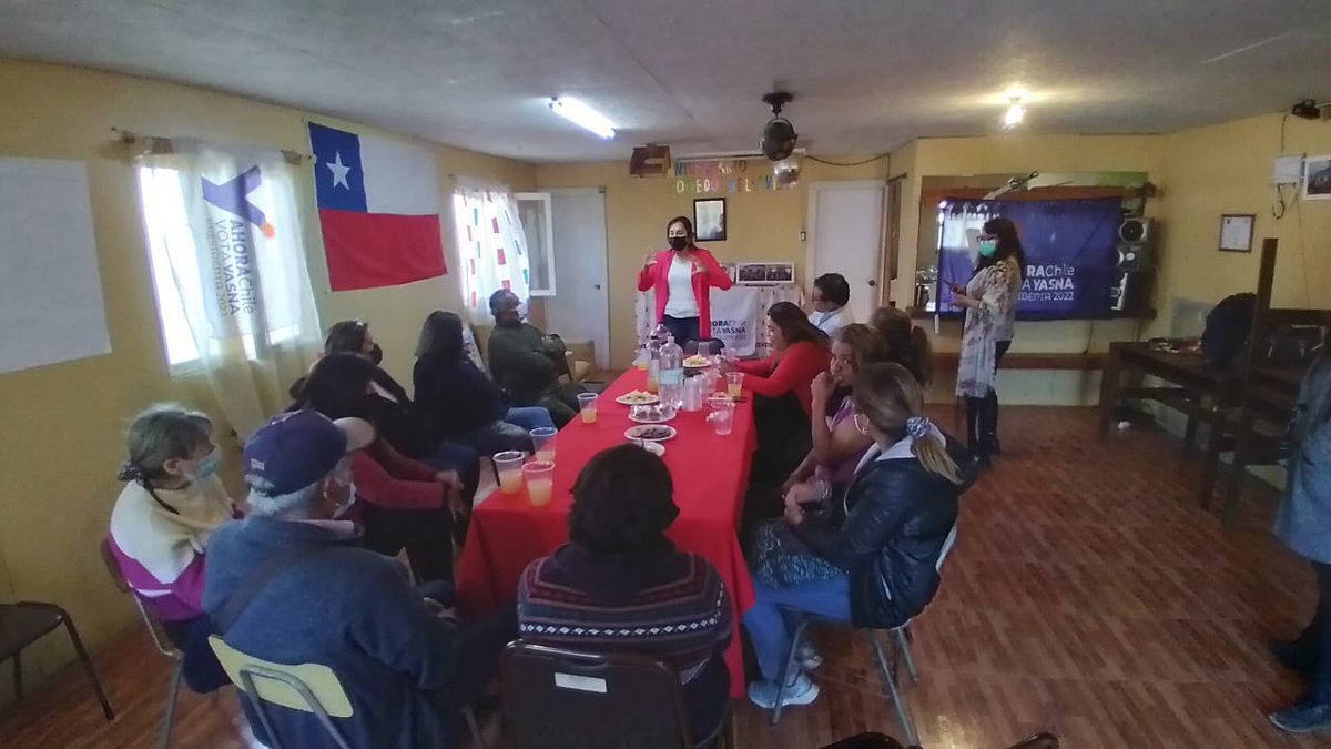 csaenzca's tweet photo. Programa en terreno,de @ProvosteYasna, hoy en campamento Manuel Bustos de Viña del Mar.
#AhoraYasna
#Programaenterreno https://t.co/V1WlWJMAkD