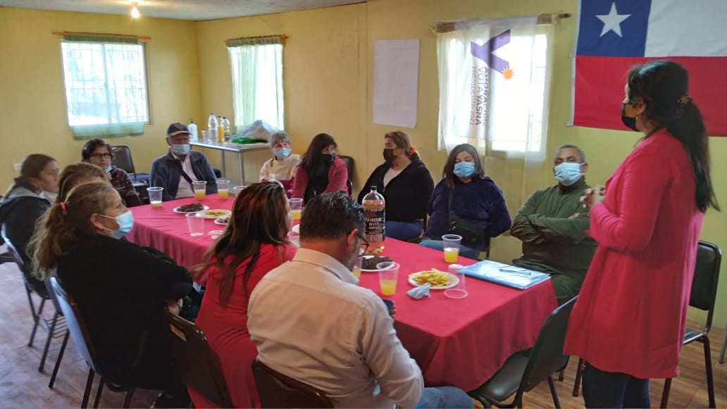 csaenzca's tweet photo. Programa en terreno,de @ProvosteYasna, hoy en campamento Manuel Bustos de Viña del Mar.
#AhoraYasna
#Programaenterreno https://t.co/V1WlWJMAkD