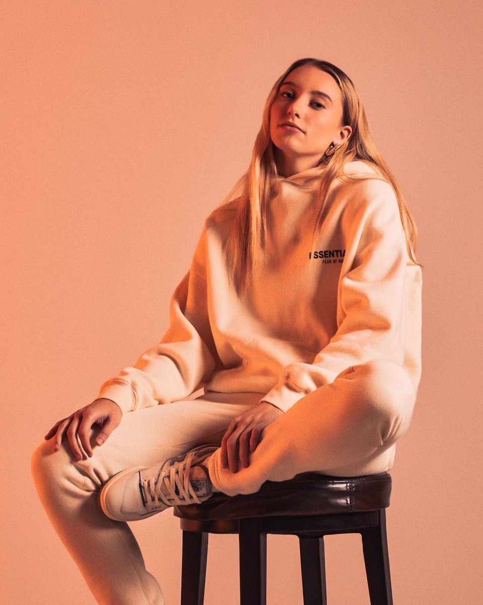 vincenzolandino's tweet photo. 🏀 @UConnWBB star, Paige Bueckers, has signed a multi-year NIL endorsement deal with @stockx. https://t.co/dwnJ1VxCdO