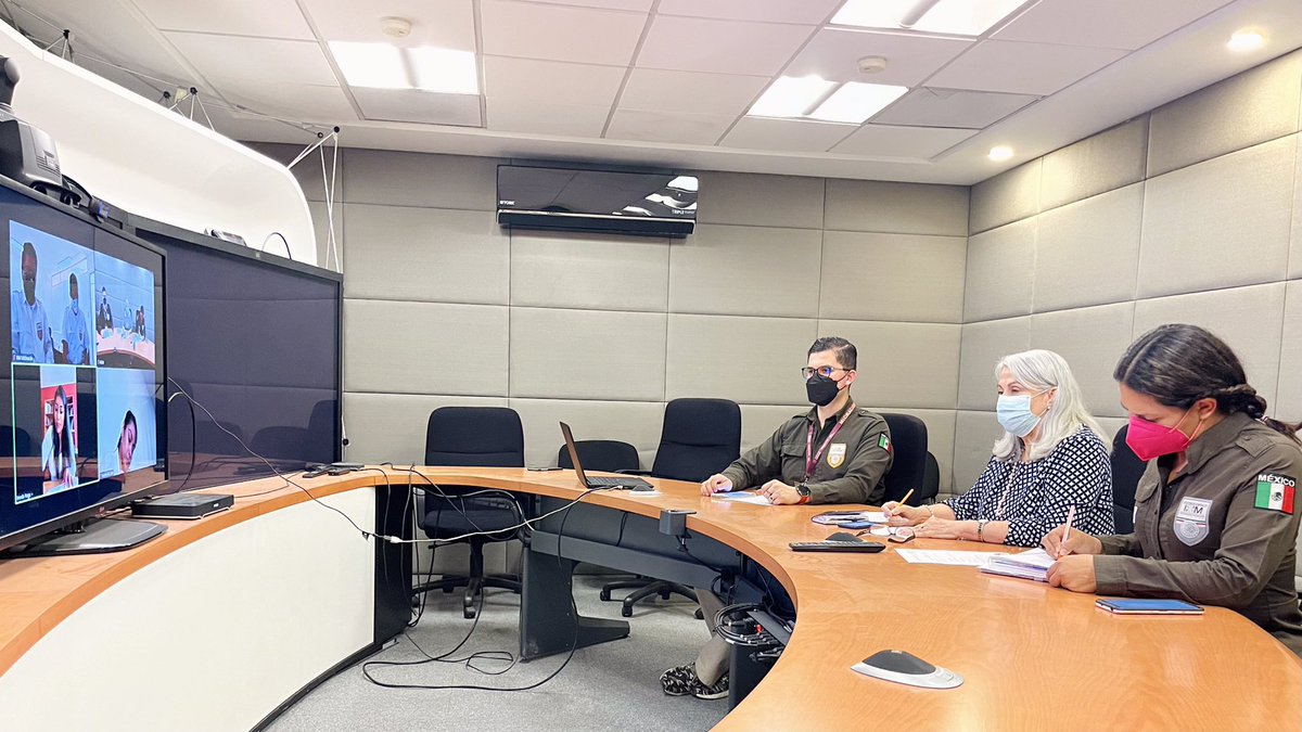 RuthVillanuevaC's tweet photo. Esta tarde nos reunimos con @BrendaFragaMich, Titular de la @SeMigranteMich, con el fin de optimizar la coordinación interinstitucional con el @INAMI_mx para el arranque del Operativo Invierno 2021 del Programa @HeroesPaisanos que se llevará a cabo en los próximos días. 🇲🇽 https://t.co/klGZVJHfXk