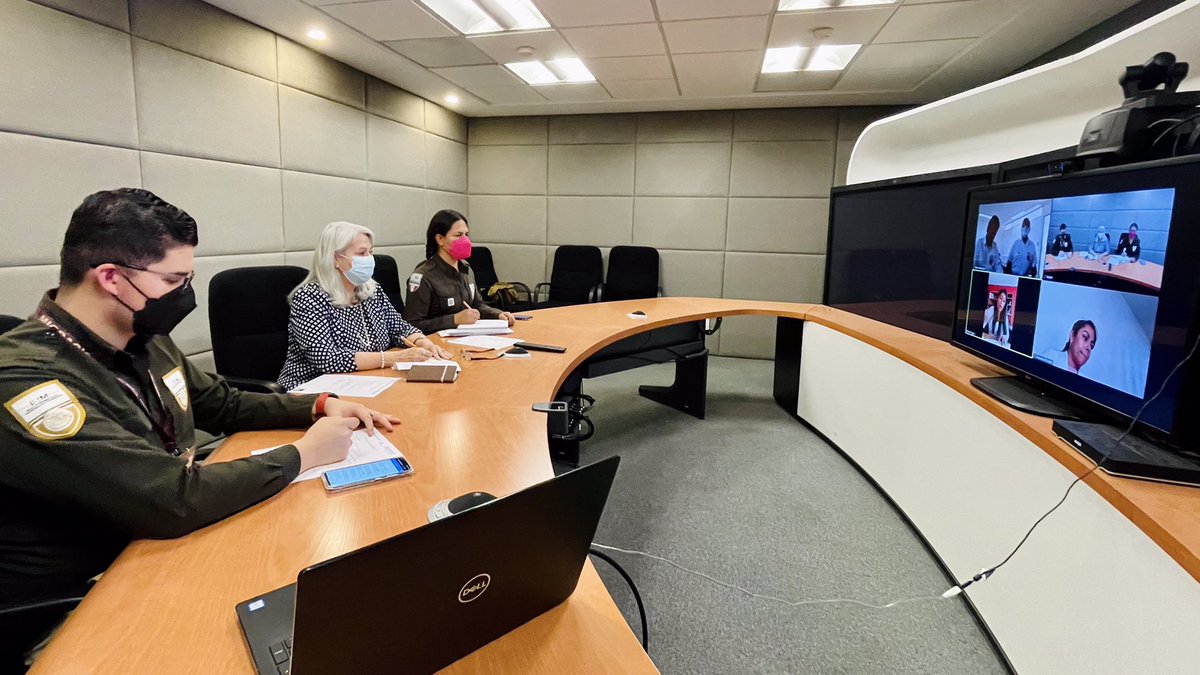RuthVillanuevaC's tweet photo. Esta tarde nos reunimos con @BrendaFragaMich, Titular de la @SeMigranteMich, con el fin de optimizar la coordinación interinstitucional con el @INAMI_mx para el arranque del Operativo Invierno 2021 del Programa @HeroesPaisanos que se llevará a cabo en los próximos días. 🇲🇽 https://t.co/klGZVJHfXk
