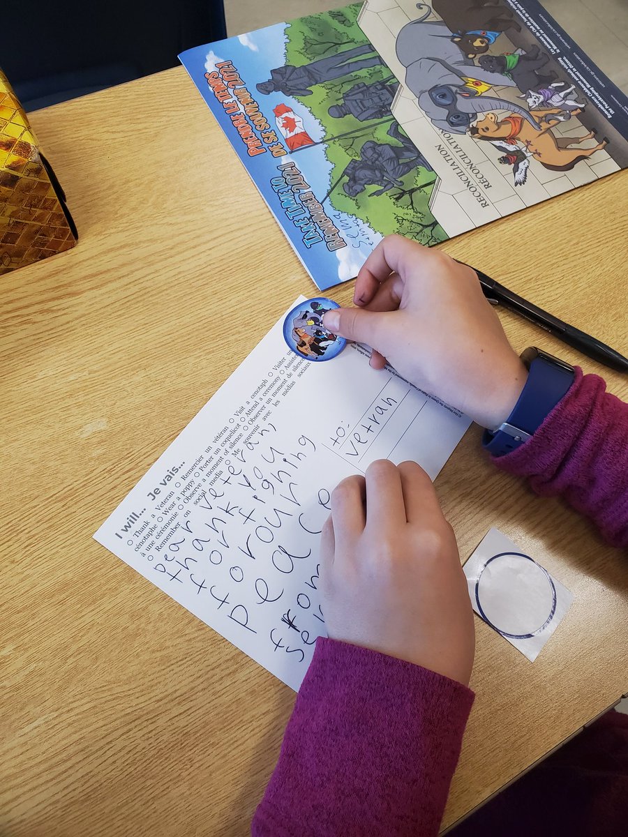 KeyARappa's tweet photo. Ss in Grade 2/3 land @wfwolvestvdsb are thanking Veterans today @VeteransENG_CA #postcardsforpeace we will remember 🇨🇦 https://t.co/29NknPBkud https://t.co/HInktZsSU8
