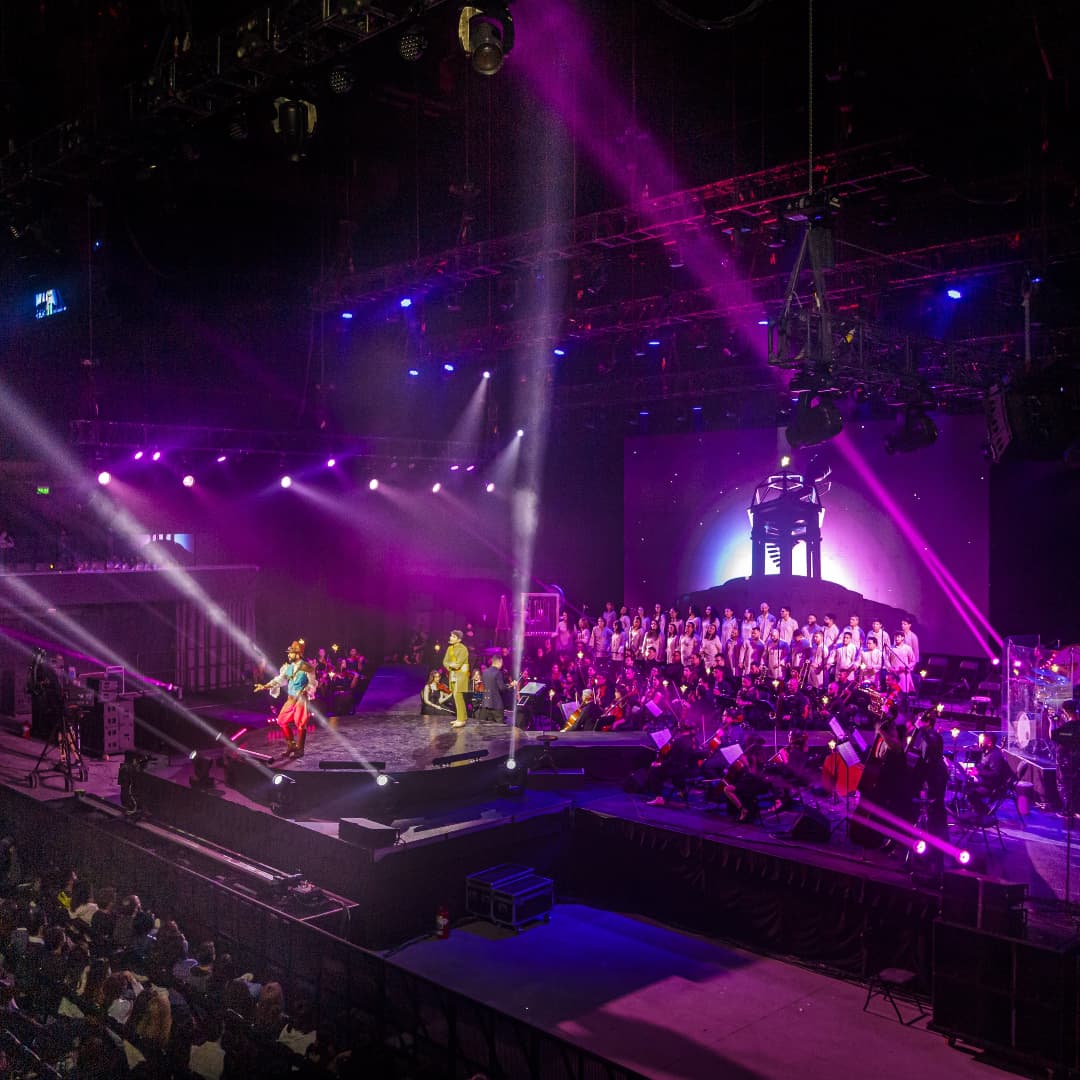 latinvoxmachine's tweet photo. Maravilloso despliegue de iluminación de El Principito Sinfónico de @latinvoxmachine gracias @ACNURSuramerica y @OIM_Argentina por hacerlo realidad ♥️
#elprincipitosinfónico
#latinvoxmachine https://t.co/YqaBAT1909