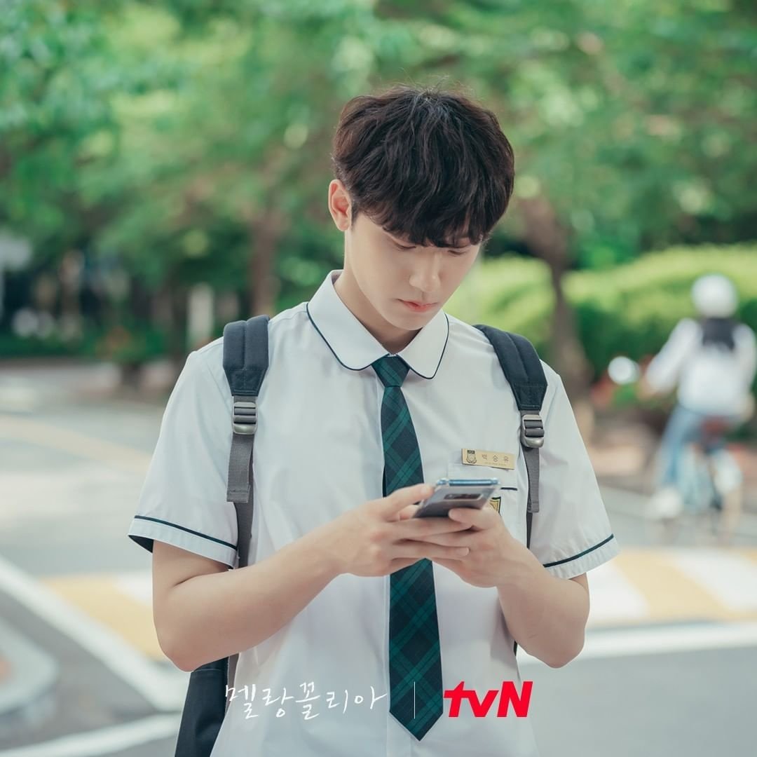 jidrugs's tweet photo. Mau coba nongtong melancholia krn temanya tentang math genius. 
Xincheng will also be a math genius 
Kelar shoot bulan lalu tapi jadwal tayang masi Q2 2022 *sigh*

Mirip uga vibenya math genius cabang Korea ama cabang China 🤔
#ZhangXinCheng
#LeeDoHyun
#Melancholia
#HeartofGenius https://t.co/BaLNnvTH9o