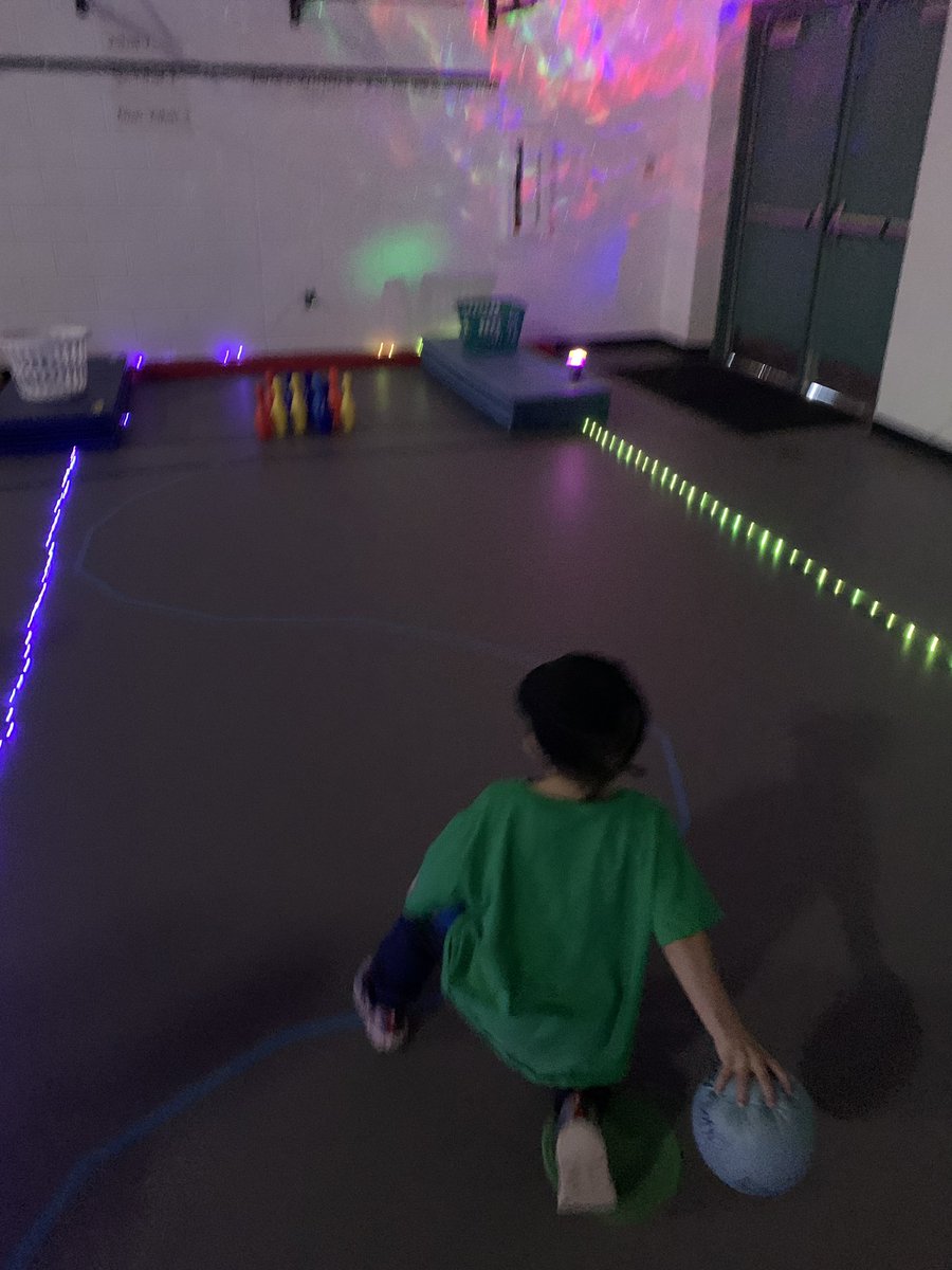 MesaMtnLionPE's tweet photo. Cosmic bowling for @MrsLatekK and @WebbSCE who have been working hard all week on their rolling skills @CrysLaneMiller @ssdedu #physed #bowling https://t.co/3PkiF0QwYX