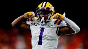 JalenSmith2023's tweet photo. Blessed to receive a(n) offer from Louisiana State University🟣🟡 @CoachBlakeBaker @DwayneThomas_  @CarterRamsFB @Coach_FredM @tdlock52 @ChadSimmons_ @Mansell247 @JeremyO_Johnson https://t.co/VszGuVcml0