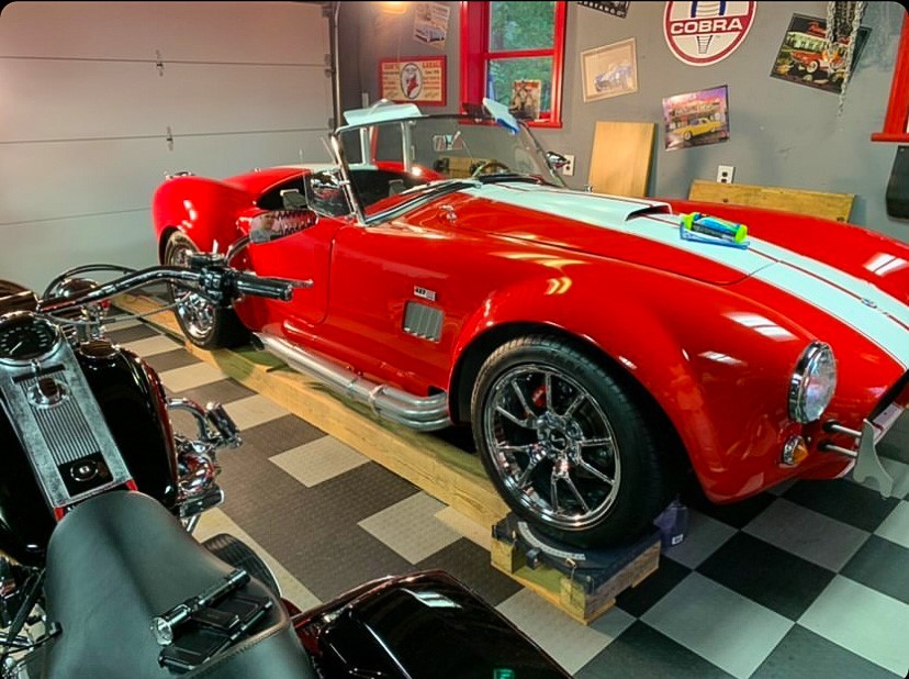 Meguiars's tweet photo. Repost IG: @chesapeakepaul is getting some pretty awesome results on this beautiful Factory Five Cobra! Happy #waxwednwsday !
#ultimatepolish #hybridceramicliquidwax
#cobra #fordcobra #factoryfivecobra #factoryfiveracing #meguiars https://t.co/yB0EWlsgPZ