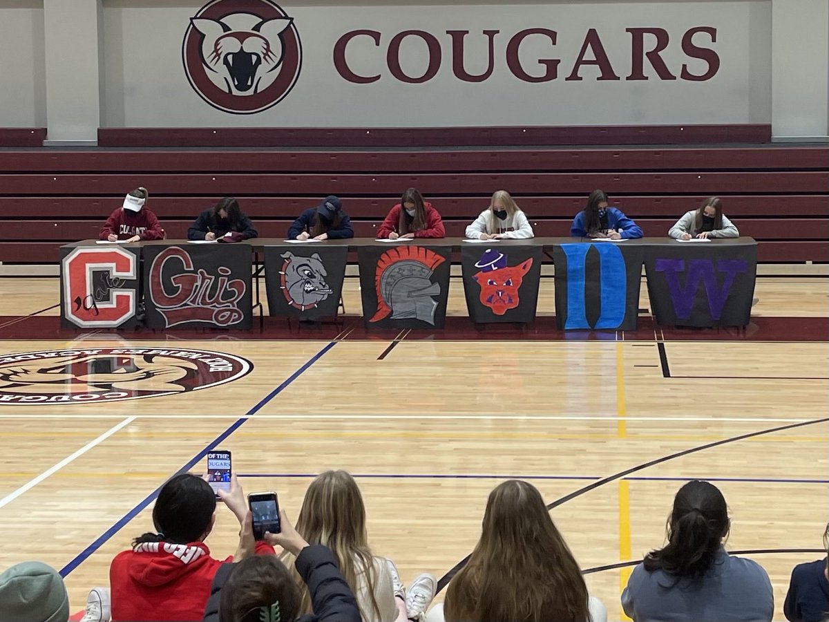 TNeiders's tweet photo. ⁦@AllyNeiders⁩ of ⁦@HNACougars⁩ ⁦@NWPVclub⁩ made it official today ⁦@DukeTFXC⁩ ⁦@VaultDuke⁩ #NSD21 ⁦@DukeATHLETICS⁩ #GoDuke 💙😈 https://t.co/g7pRNkxn6S