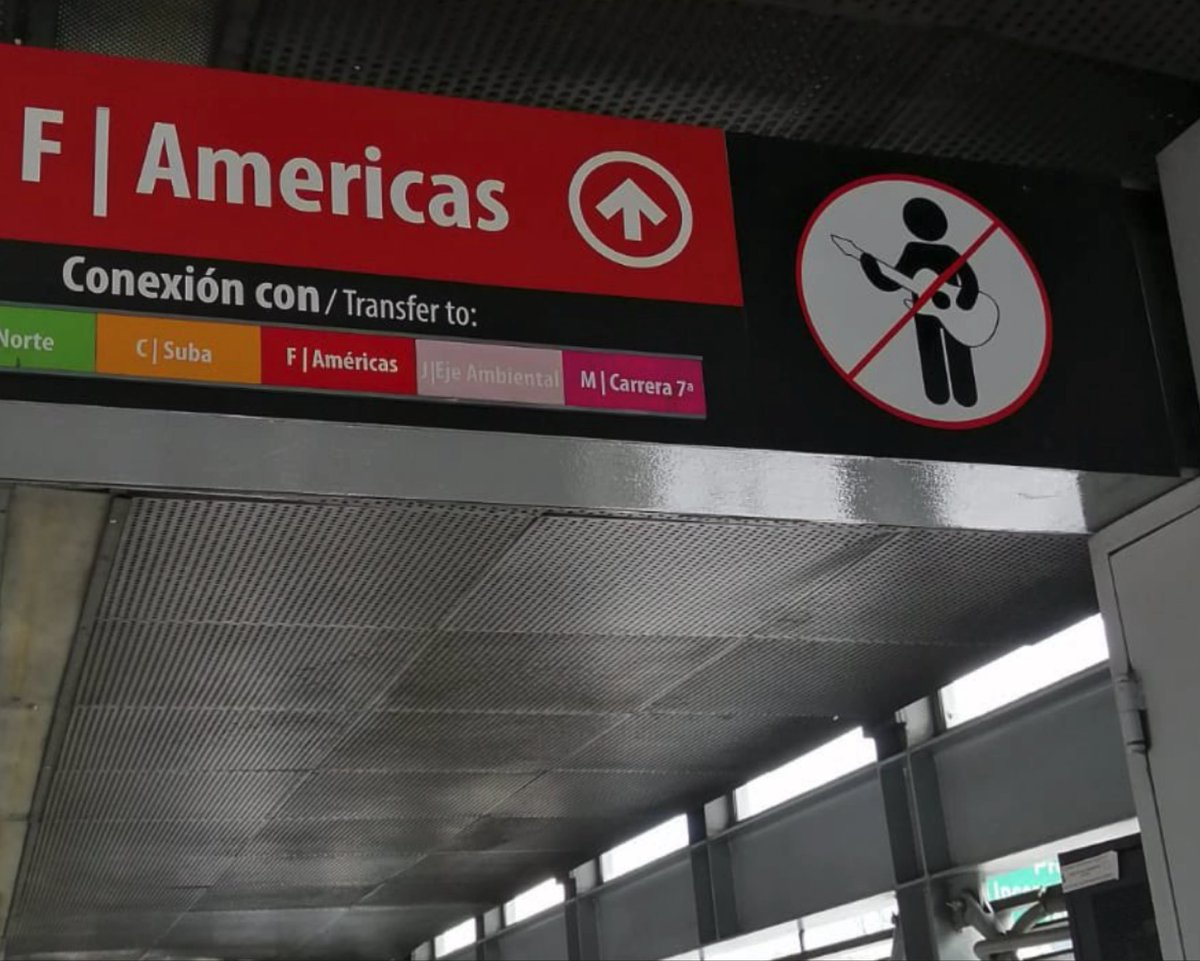 Único país del mundo donde se prohíbe la música. 
Ay Claudia. Cada día te superas.