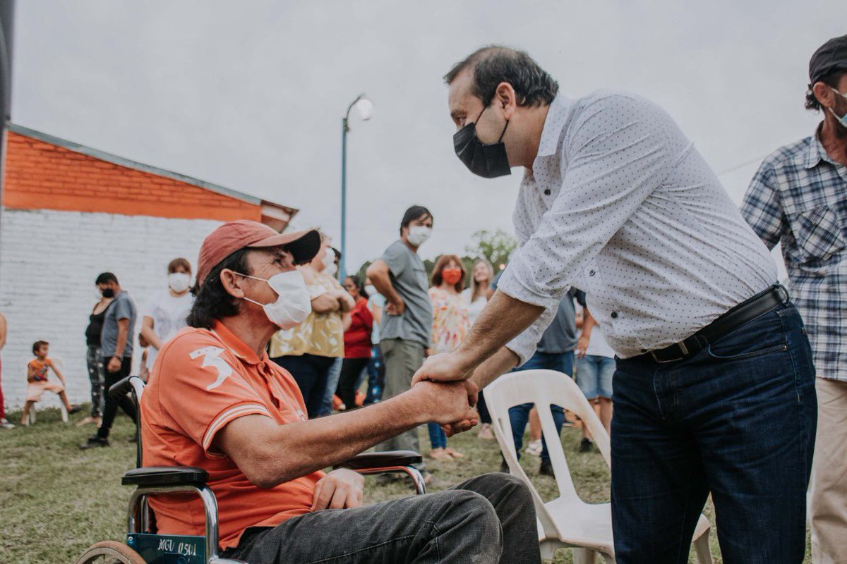 herrerayflia's tweet photo. En Santo Pipo resolvimos un problema histórico de propiedad de la tierra en el barrio Tungoil. Un esfuerzo del gobierno provincial honrando a los trabajadores para que tengan sus títulos de propiedad. https://t.co/maZxTTBUCd