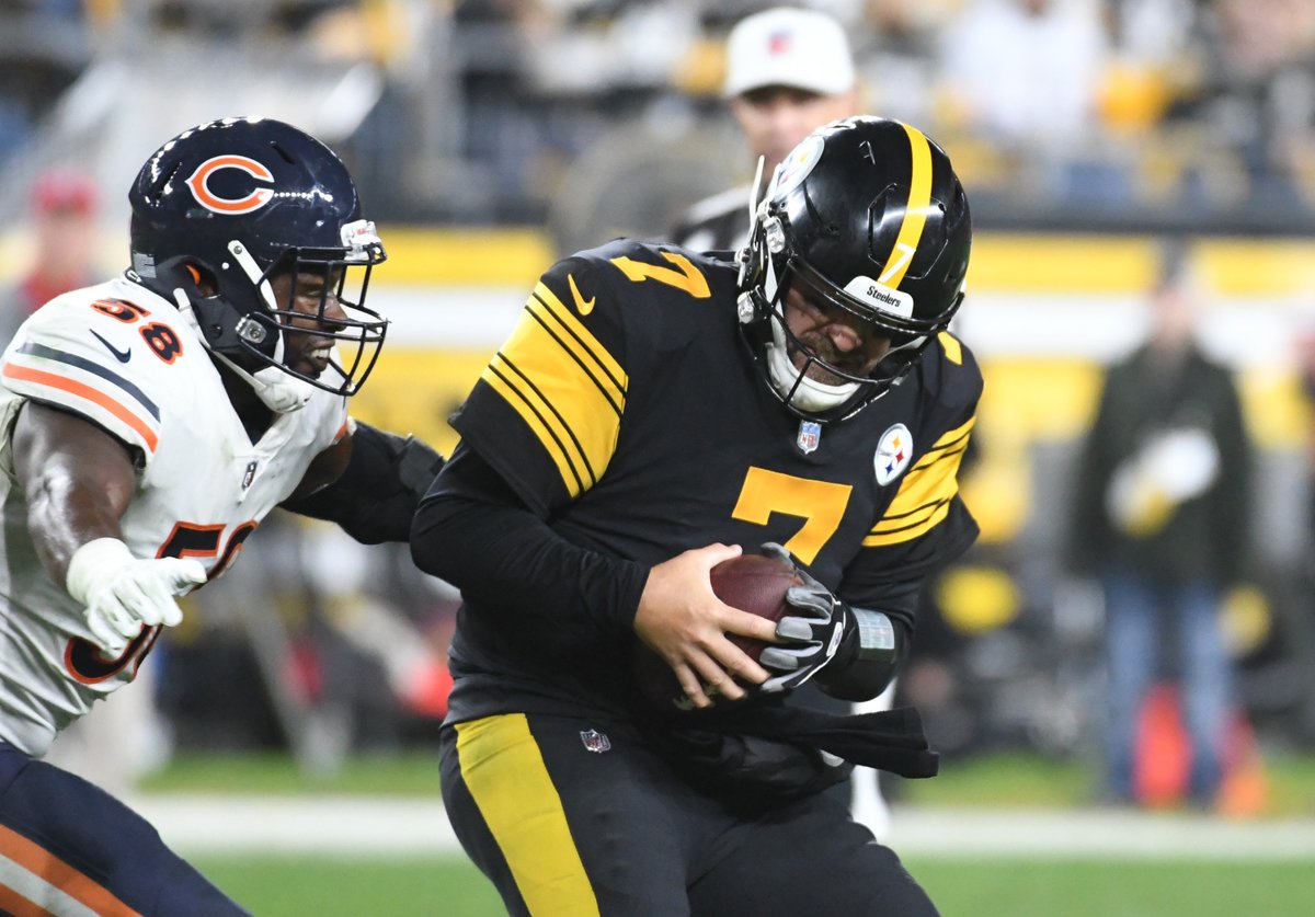 PFF_Bears's tweet photo. Who leads the NFL in total tackles this season?

Roquan Smith with 93. 🐻⬇️ https://t.co/X6er05Jj65