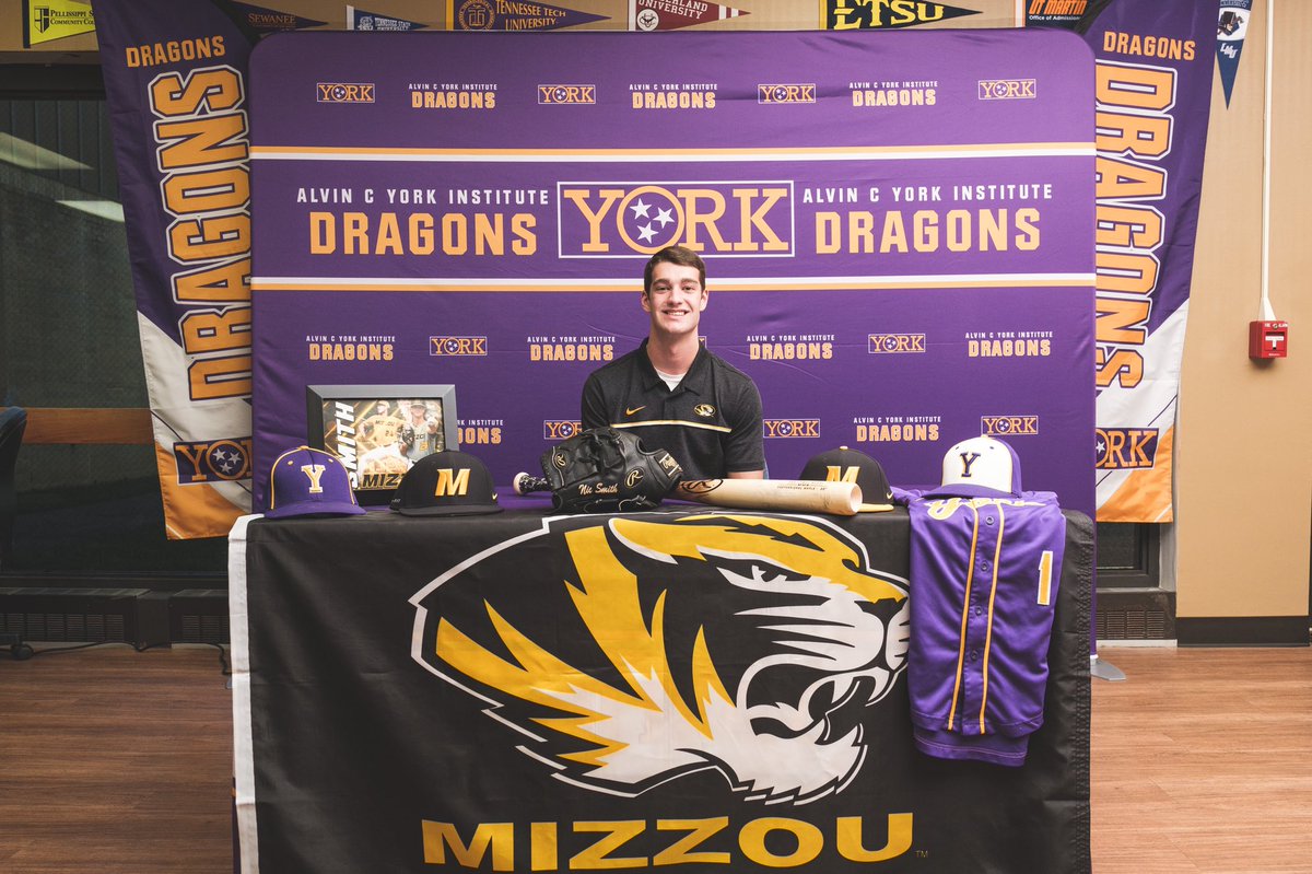 nicsmith_41's tweet photo. Officially official. Very excited for my next chapter! Thank you to everyone who has made this dream of mine come true! https://t.co/hnqcDU70m7