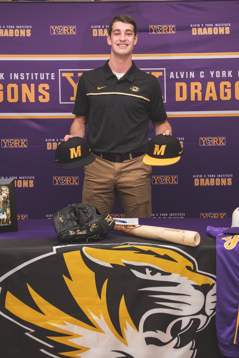 nicsmith_41's tweet photo. Officially official. Very excited for my next chapter! Thank you to everyone who has made this dream of mine come true! https://t.co/hnqcDU70m7