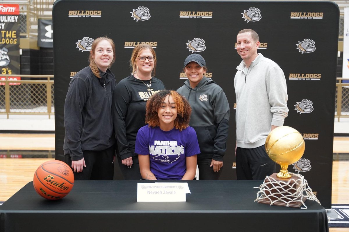 NevaehZavala1's tweet photo. Super excited to say that I am officially a HPU Panther!!💜🤍🐾 Thank you to everyone who has supported me throughout this journey! @HPUWBB @CoachBanburyHPU @DCsportsDFW @RoyseCityGBB https://t.co/0rk7rHHcJm
