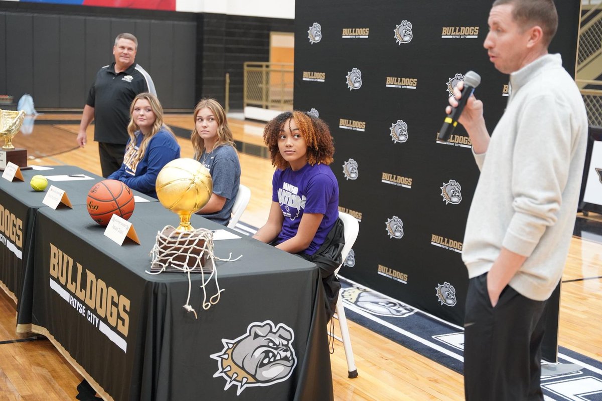 NevaehZavala1's tweet photo. Super excited to say that I am officially a HPU Panther!!💜🤍🐾 Thank you to everyone who has supported me throughout this journey! @HPUWBB @CoachBanburyHPU @DCsportsDFW @RoyseCityGBB https://t.co/0rk7rHHcJm