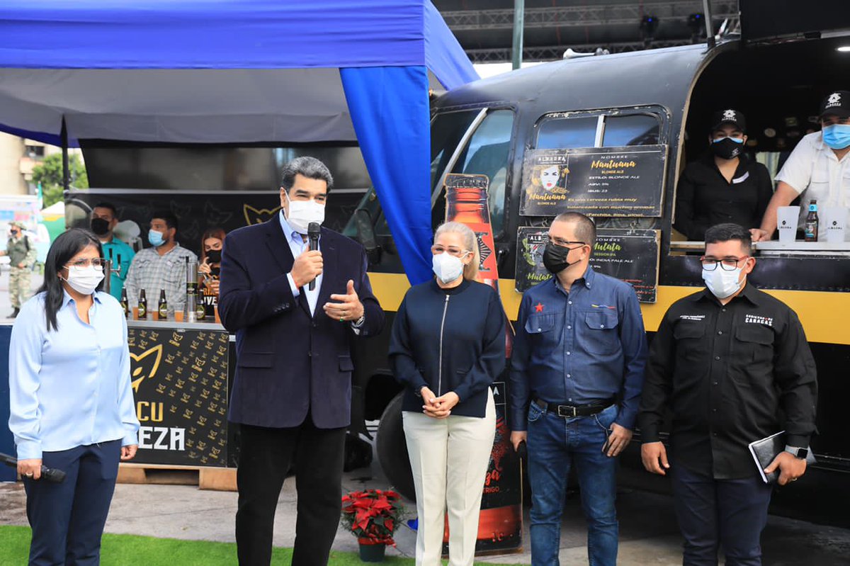 NicolasMaduro's tweet photo. ¡Atención Emprendedores! Aprobé la activación del portal “Emprender Juntos”, https://t.co/5VKjF5lBFk, una plataforma de integración que servirá de registro, financiamiento y conformación de una red sólida de emprendimiento para dinamizar la economía real del país. https://t.co/FX2YqtA9Wp