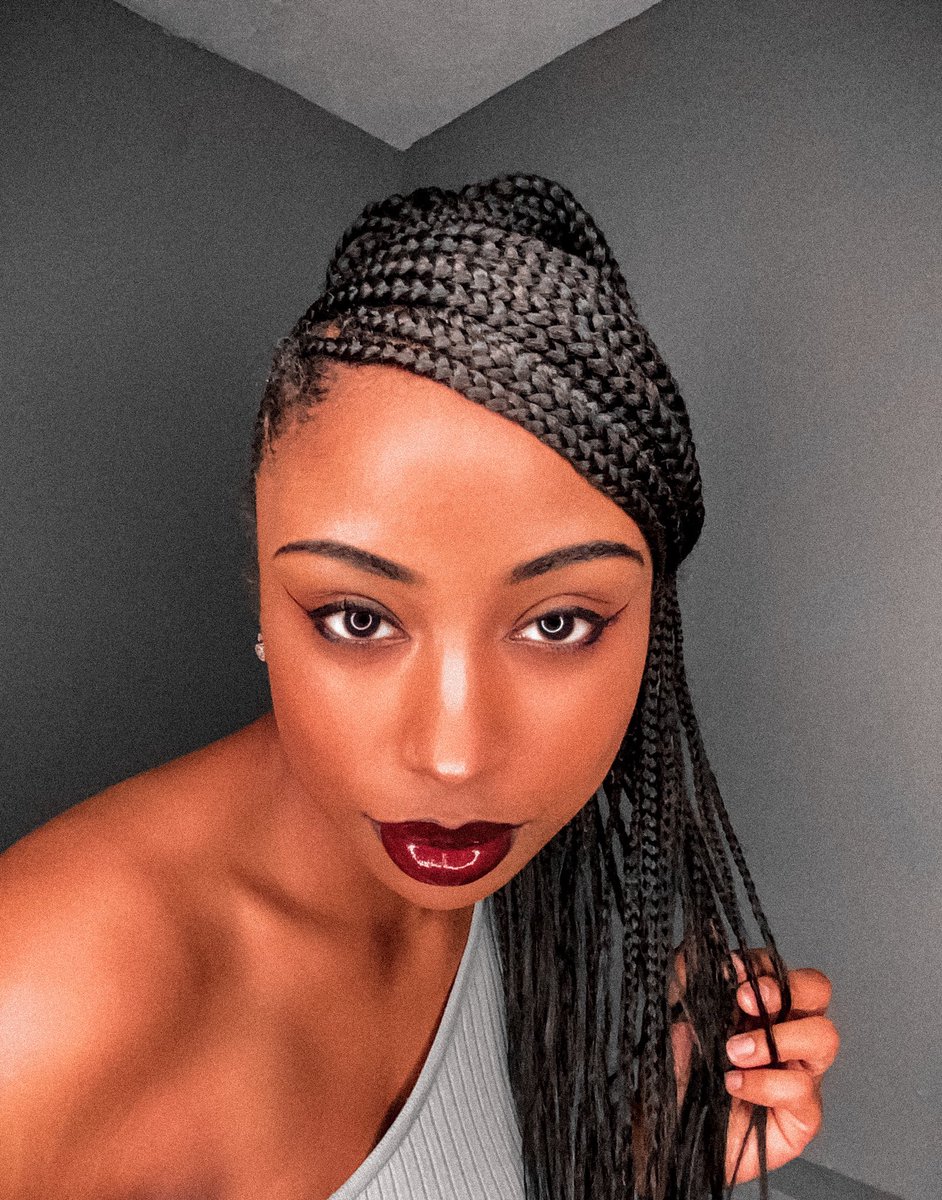 _JordanJada_'s tweet photo. Very much giving 90’s album cover https://t.co/jeY5DJalvX