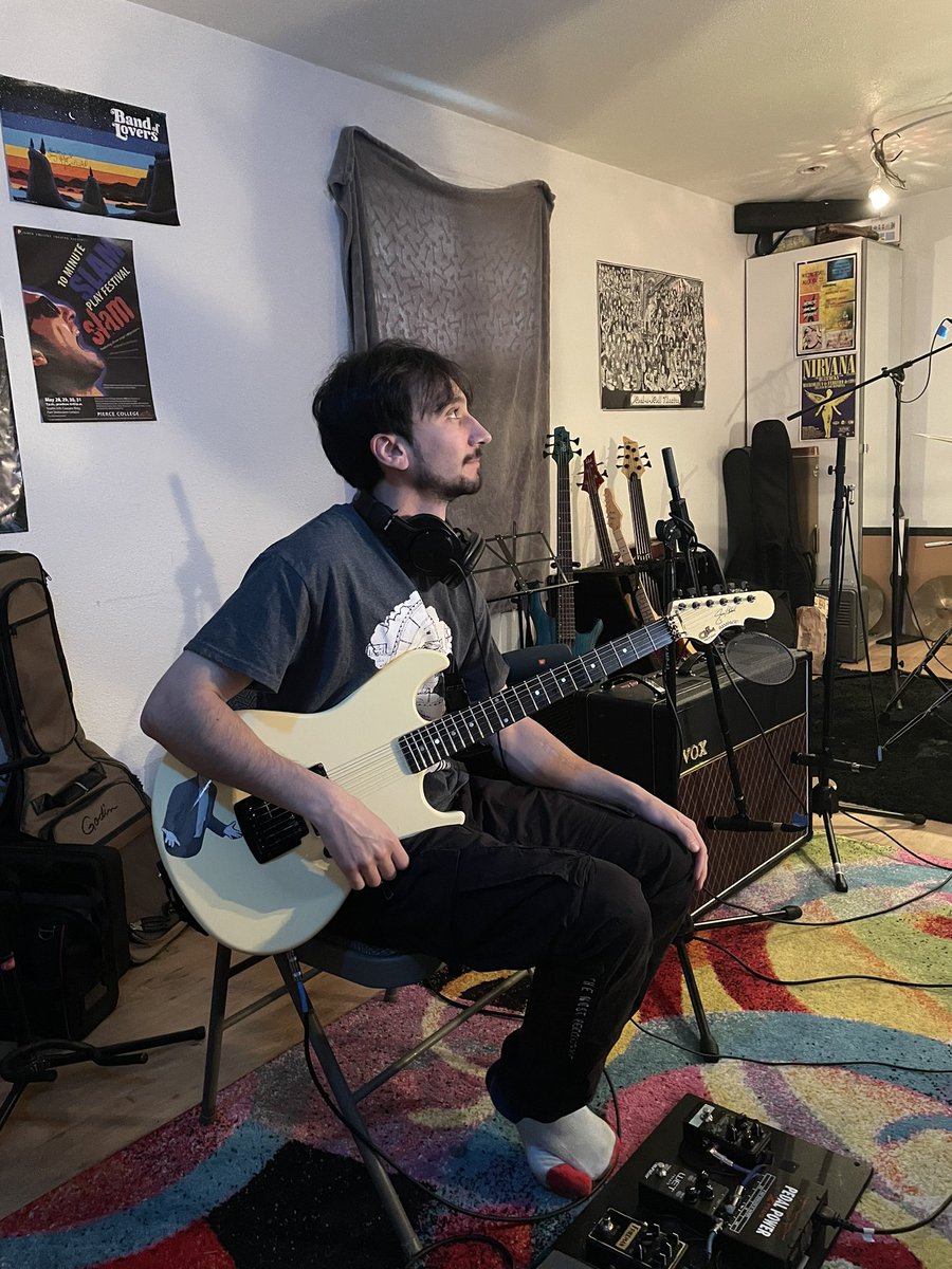 JetSetFever's tweet photo. A little glimpse of behind the scenes. #jetsetfever #punkrock #alternativerock #seattlemusic #seattlemusicscene #seattlemusicians https://t.co/92GpezA0sM