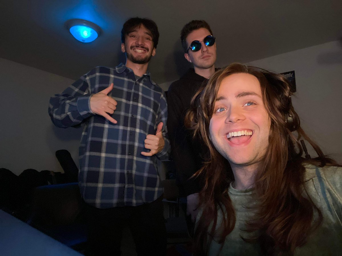 JetSetFever's tweet photo. A little glimpse of behind the scenes. #jetsetfever #punkrock #alternativerock #seattlemusic #seattlemusicscene #seattlemusicians https://t.co/92GpezA0sM