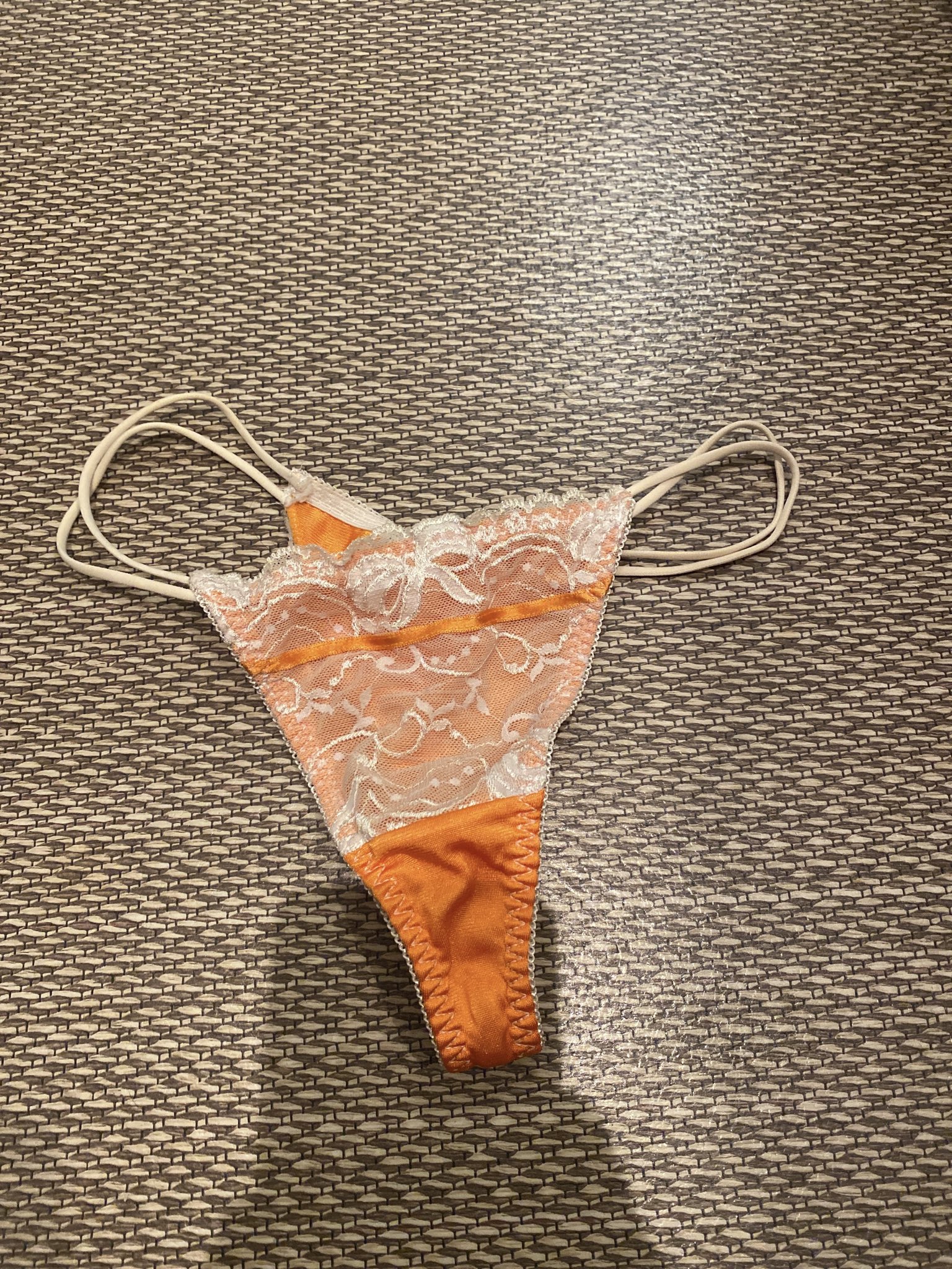 下着紳士 on Twitter: 前回の回収の中のもの② ティーバック多めだったので、 写真を。 セクシーなティーバック 下着フェチ ...