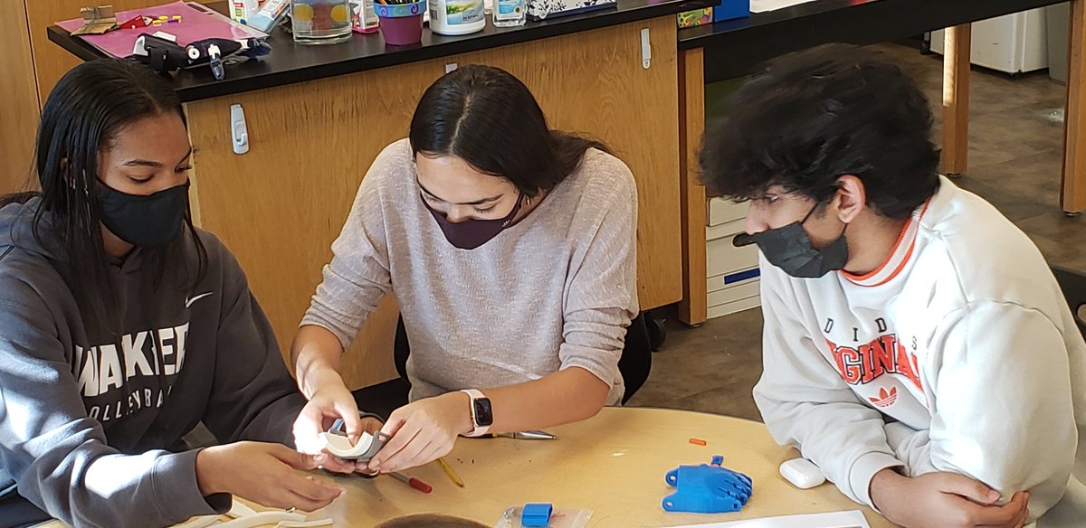 drhollym's tweet photo. @TheWalkerSchool Thank you, Walker Maker Club for creating these awesome kid-sized hands for the eNable Alliance at eNabling the Future! https://t.co/klWvabsWYR