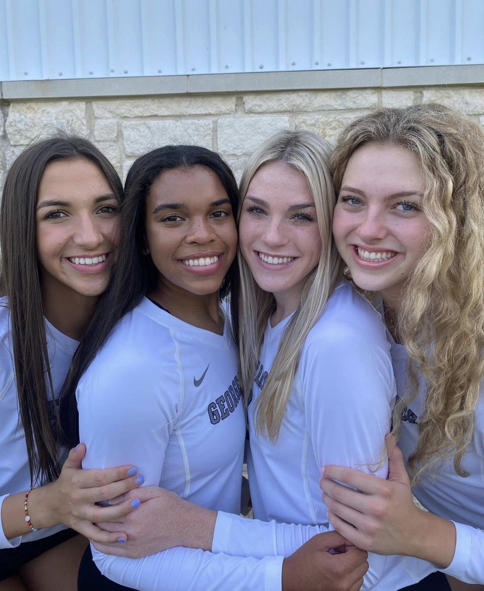 CoachForshee's tweet photo. WOW...what a ride it has been with you 4 amazing girls. Thank you for all that you have done for GR Volleyball. You will be greatly missed but so excited for your futures. @loganlednicky @DylanHoskins7 @averyshimaitis @AllieSczech you 4 are incredibly special! Love you!❤️❤️❤️❤️ https://t.co/Ja2hfBEMp0