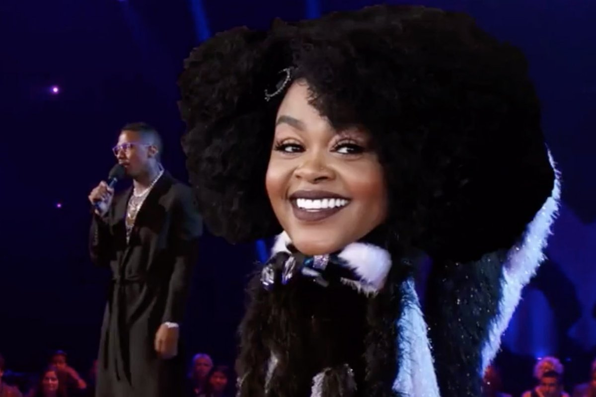 decider's tweet photo. #SkunkMask is giving @JennyMcCarthy some serious Jill Scott vibes. @MaskedSingerFOX #TheMaskedSinger https://t.co/kLrSx3RDw4