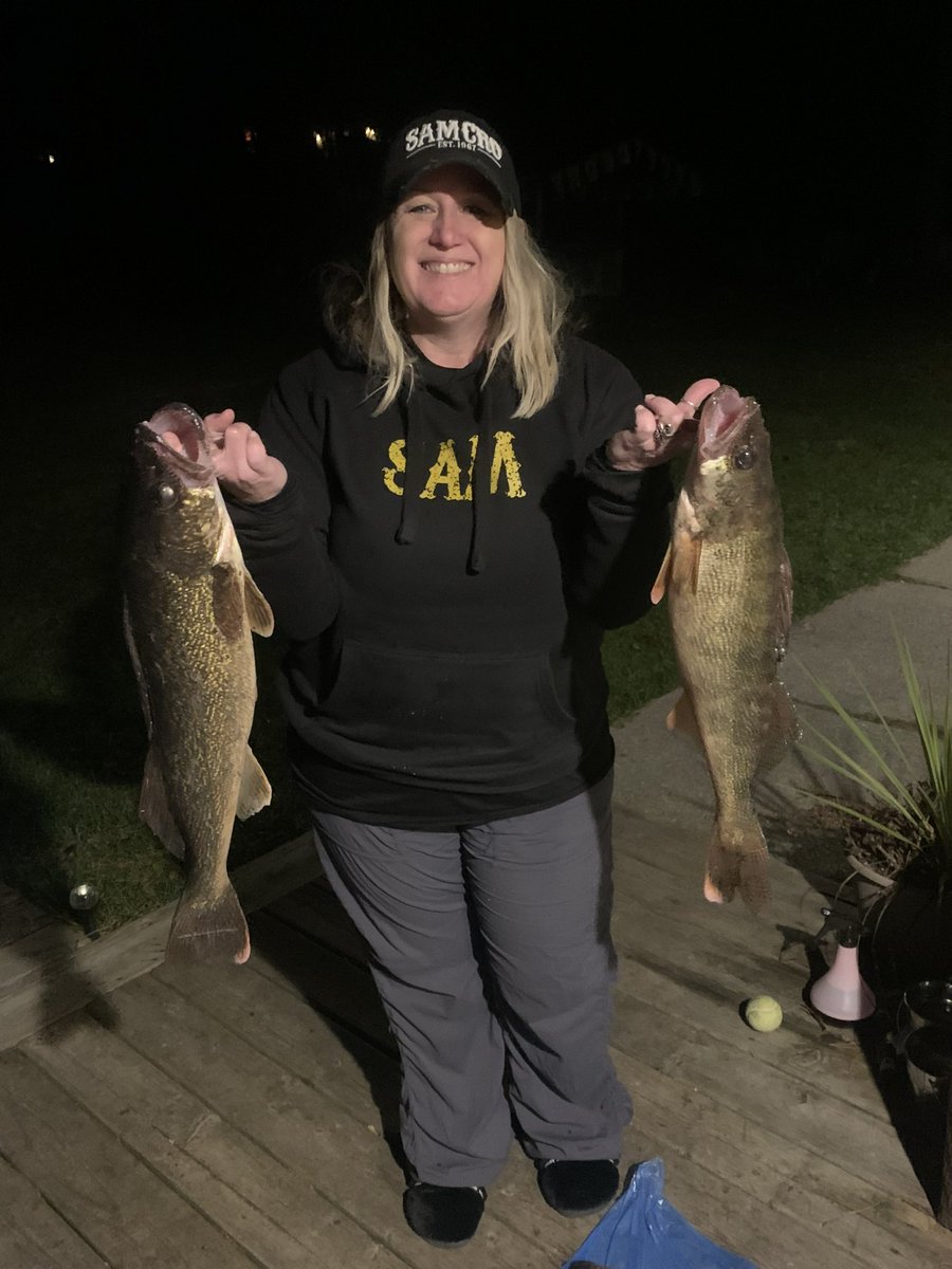ParrySoundLife's tweet photo. Ooh baby! Lil’ after work fishin? Okay! #score #fishfryThursday #andnow 🎣 #parrysoundlife #GeorgianBay #walleye https://t.co/8nIk2tmlHE