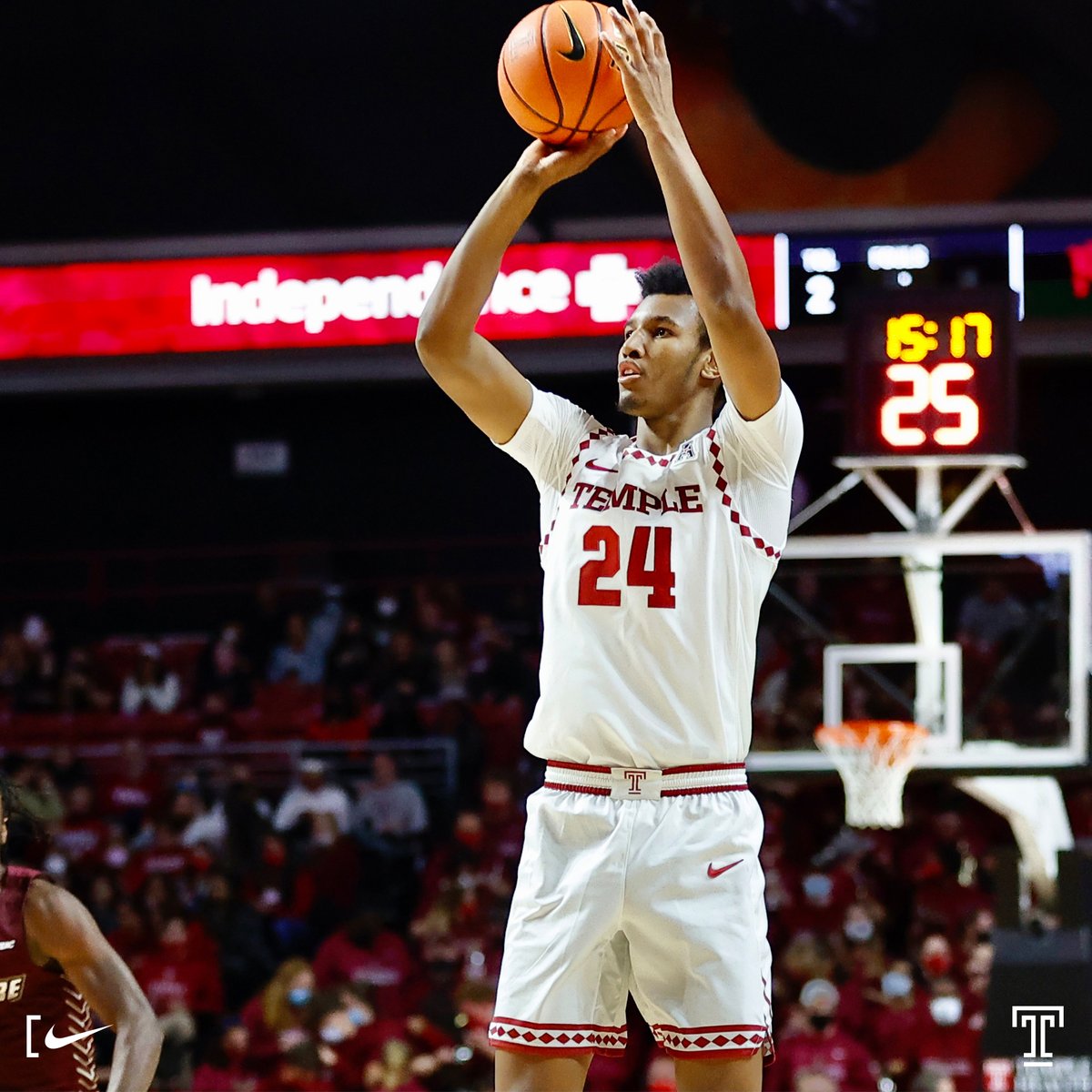 TUMBBHoops's tweet photo. What a debut for Freshman Zach Hicks! 9 points on 
3-5 from 3pt! https://t.co/hdeVk7xgnm