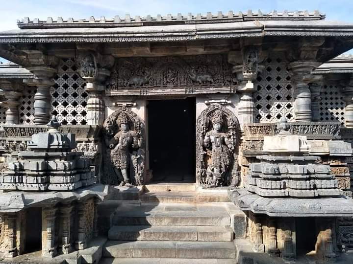 Entrance and dwarapalakas at Hoysaleshwara temple, Halebeedu, Karnataka