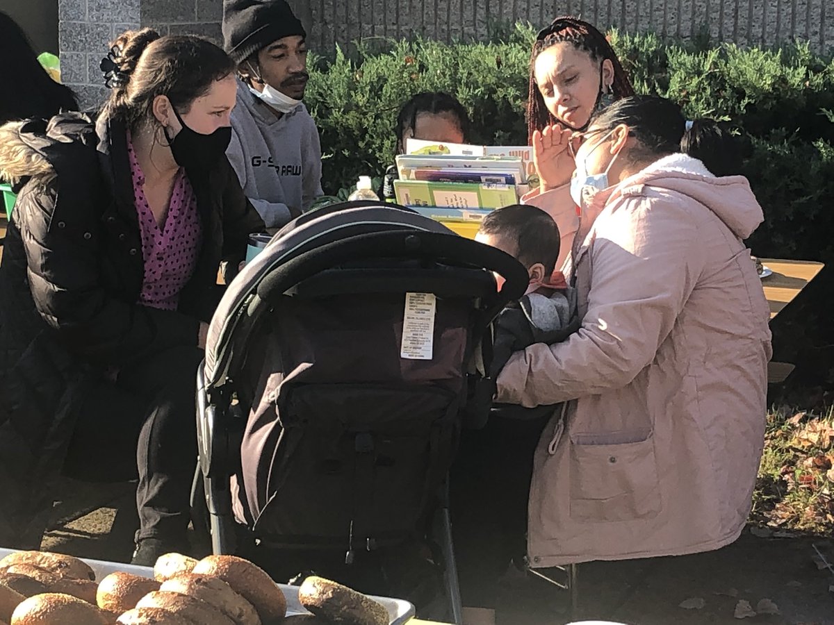 ApWmes's tweet image. Bagels &amp;amp; Books for our Kindergarten and Grade One students #WMES #Wolvesatwork @BSimonMCPS @FranAvilaMil1er