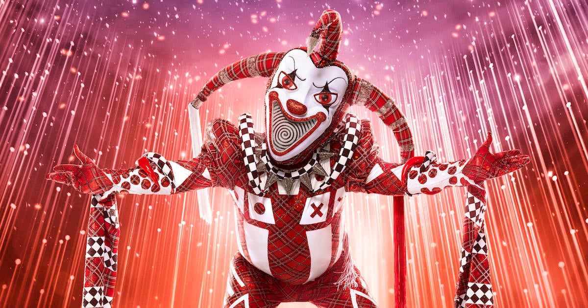 PopCulture's tweet photo. #TheMaskedSinger unmasks #JesterMask, who is a rock music icon: https://t.co/NiPfEzQNp5 https://t.co/NKg54kWQXU