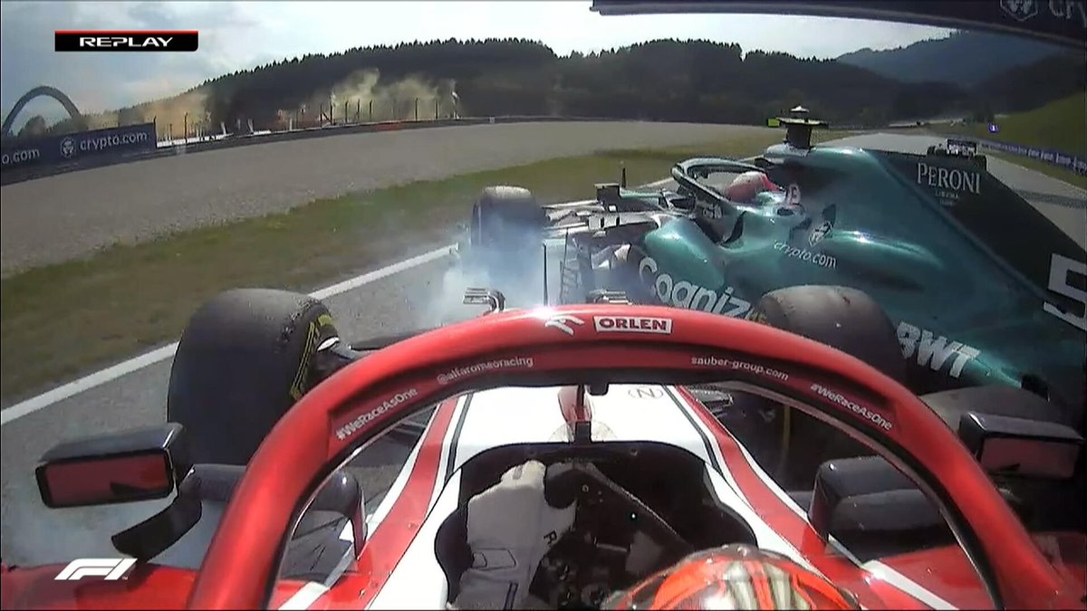 F2_F1V's tweet photo. BANDEIRADA - 🏁

- SIROTKIN CONSEGUE SUA SEGUNDA VITORIA NO ANO de forma polêmica...
- O toque em Haryanto vai dar o que falar hein
- Na ultima volta, Markelov (@ArtGPF1Verse) acabou colidindo em Leclerc (@SexoRacingWF1) e abandonando a corrida https://t.co/y6gm2yAD88