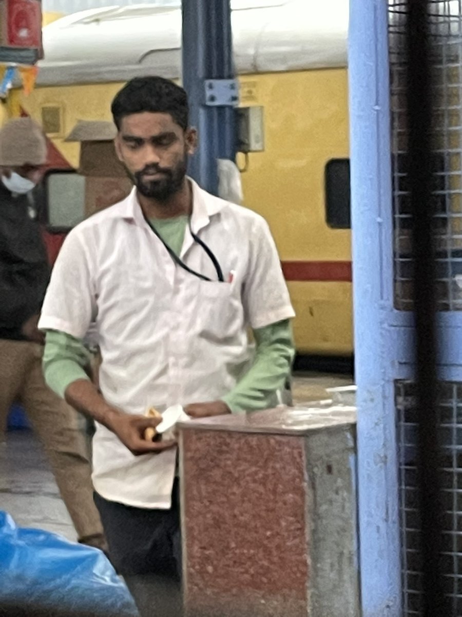 mallasree's tweet photo. @RailMinIndia @IRCTCofficial @GMSRailway @DrmChennai Today on the platform 9, Chennai central. I have found(at 6:50 am, 11-11-21) very rude behaviour of Railway stall (prop Anjamma) staff with the passengers. They are selling items with high price. https://t.co/xhxBzIUOHX